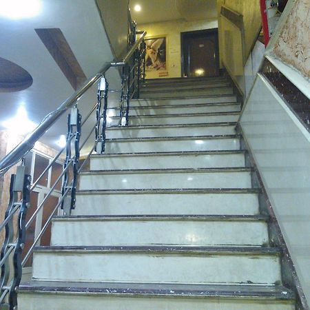 Hotel Hridey Inn Ню Делхи Екстериор снимка