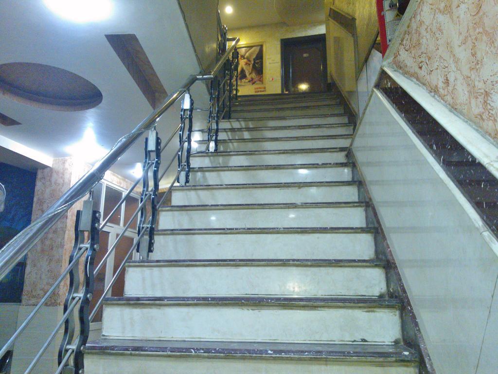 Hotel Hridey Inn Ню Делхи Екстериор снимка