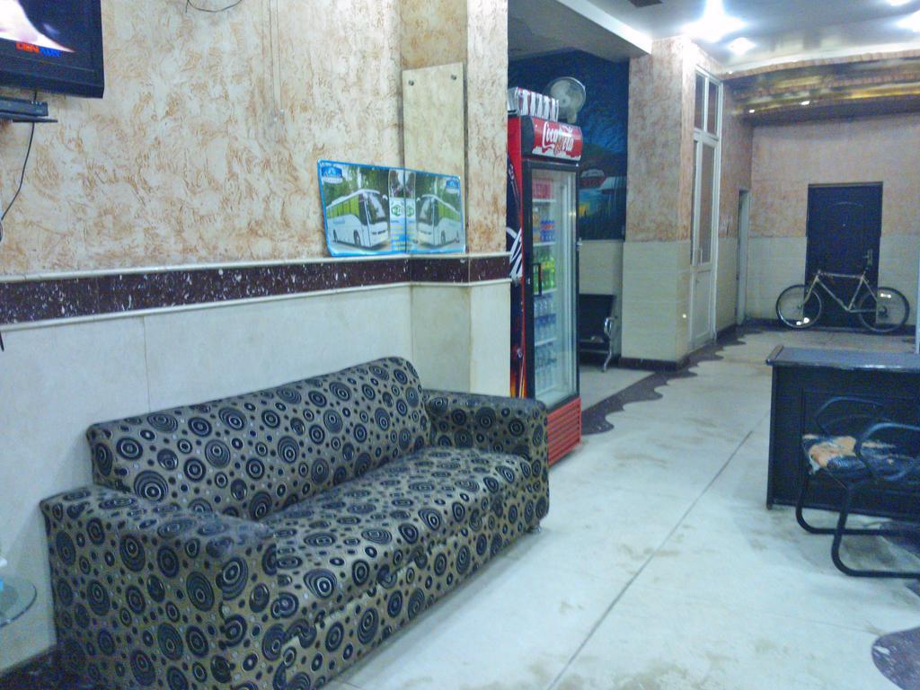Hotel Hridey Inn Ню Делхи Екстериор снимка