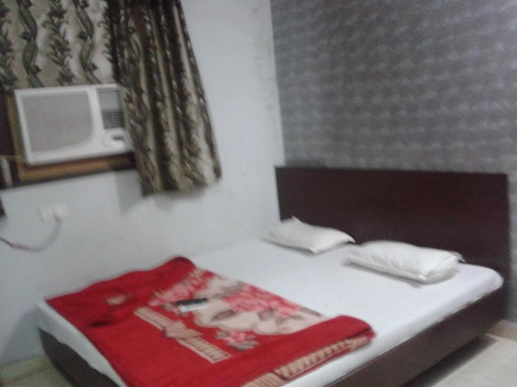 Hotel Hridey Inn Ню Делхи Екстериор снимка