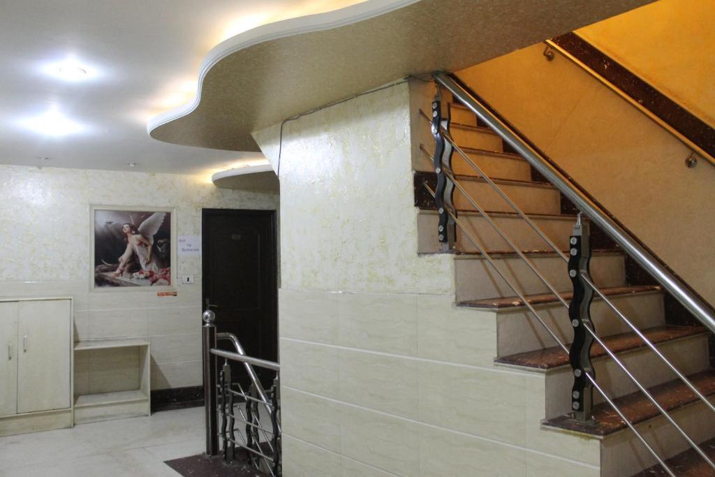 Hotel Hridey Inn Ню Делхи Екстериор снимка