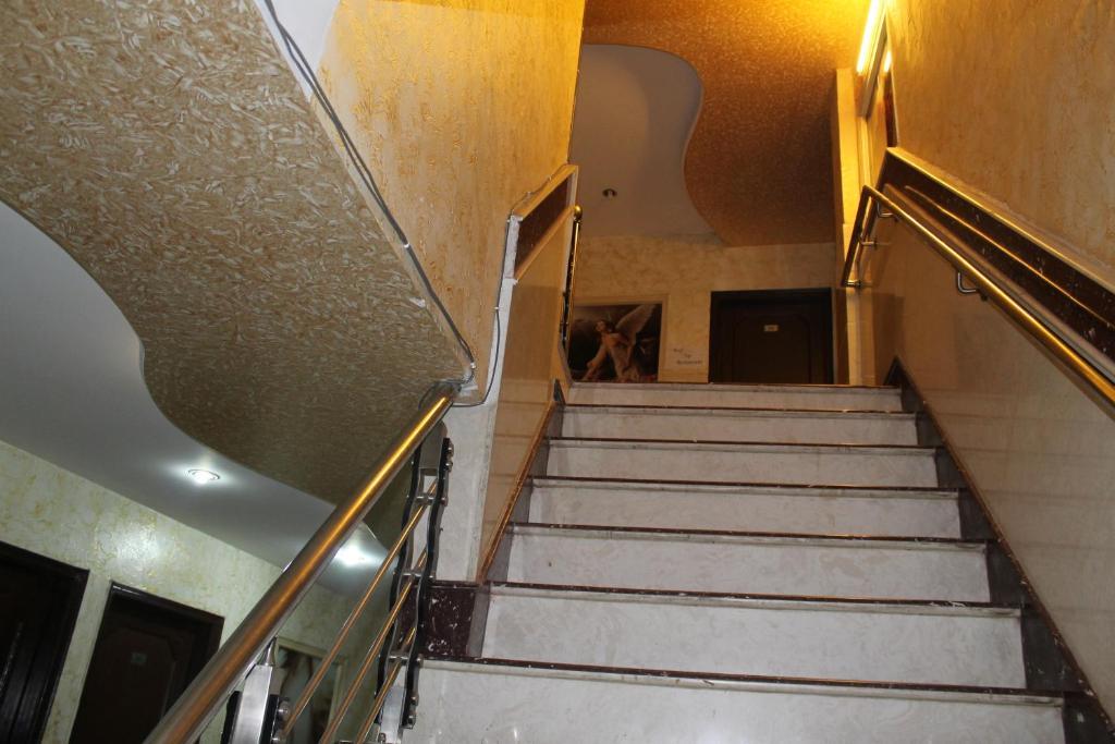 Hotel Hridey Inn Ню Делхи Екстериор снимка