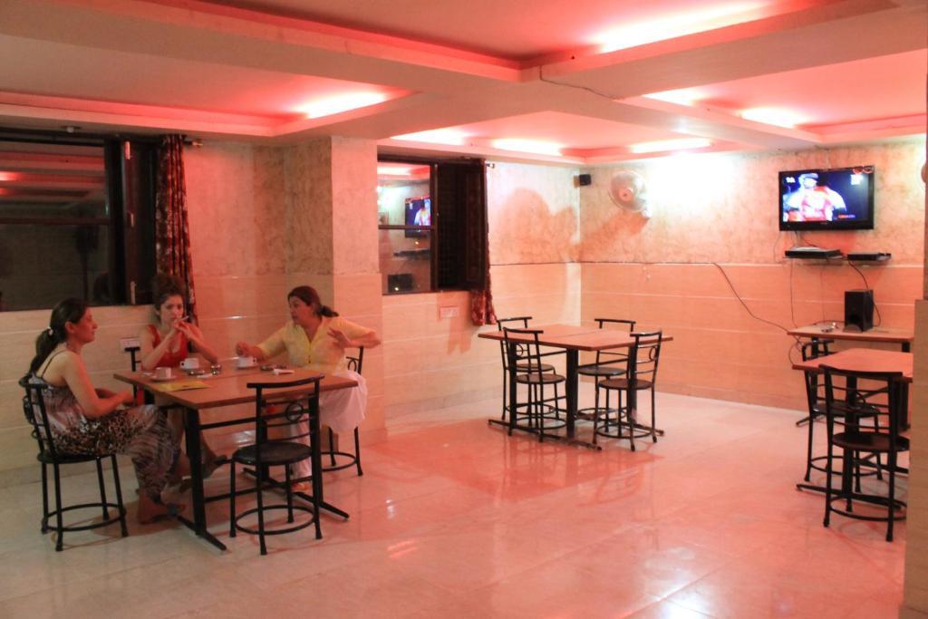 Hotel Hridey Inn Ню Делхи Екстериор снимка