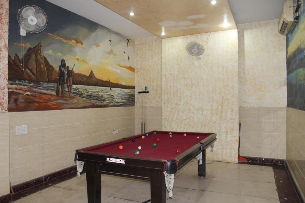 Hotel Hridey Inn Ню Делхи Екстериор снимка