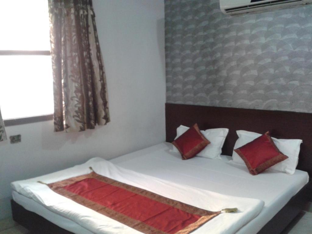 Hotel Hridey Inn Ню Делхи Стая снимка